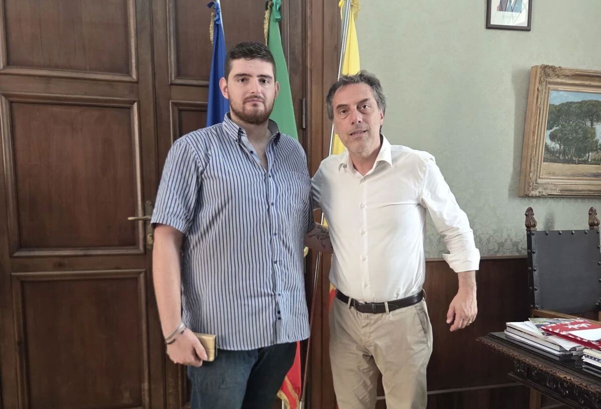 Catanzaro, Fiorita incontra il commerciante Rotundo: "Massima vicinanza e sostegno a chi investe nel cuore della città" images Catanzaro, Fiorita incontra il commerciante Rotundo: "Massima vicinanza e sostegno a chi investe nel cuore della città"