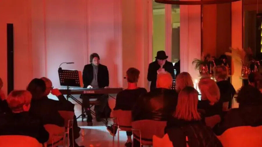 La questione culturale (non solo francese) a Catanzaro: Peppe Fonte al Caffè Imperiale images La questione culturale (non solo francese) a Catanzaro: Peppe Fonte al Caffè Imperiale