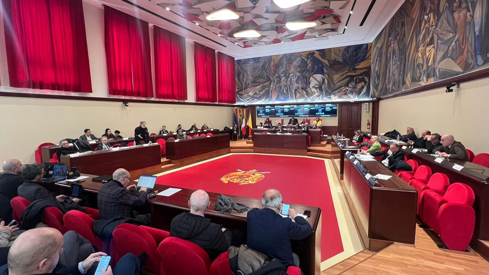 Catanzaro Capitale, parte l'operazione 'dimissioni' in blocco e la partecipata a rischio (SEGUI LA DIRETTA)