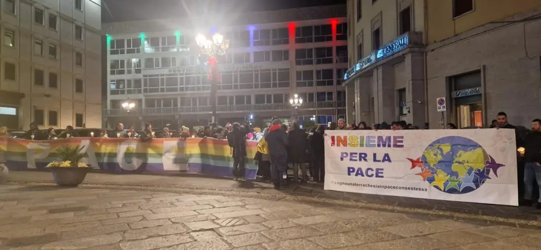 images Fiaccolata per la Pace a Catanzaro, appello dalle istituzioni affinché si fermi ogni guerra