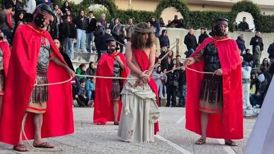 Catanzaro, nel quartiere di Gagliano la tradizionale via Crucis (FOTO)
images Catanzaro, nel quartiere di Gagliano la tradizionale via Crucis (FOTO)
