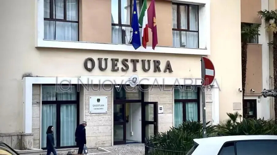 images Catanzaro, 5 anni di maltrattamenti: ora la madre non potrà avvicinare il figlio minorenne