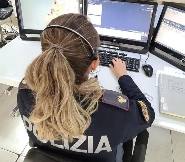 images Catanzaro, poliziotto resta ai domiciliari: spiò nel sistema informatico per un imprenditore indagato 