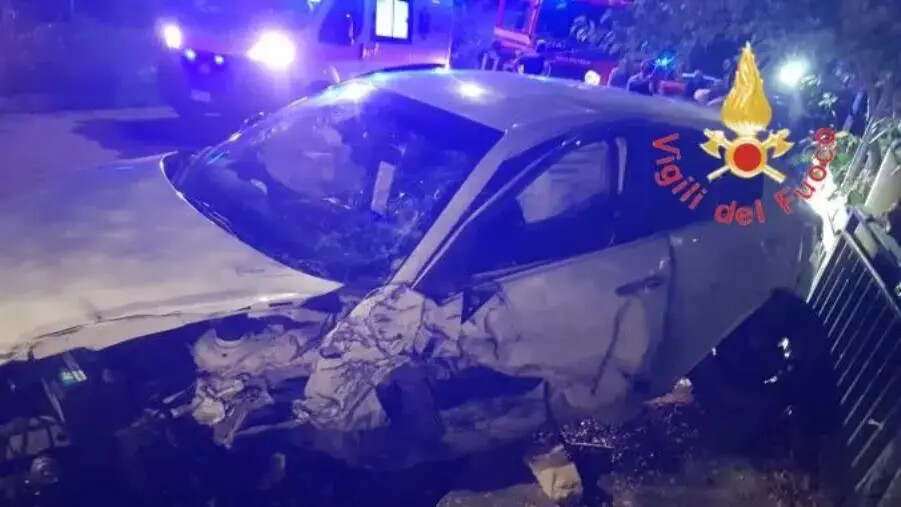 Incidente stradale a Simeri Crichi: tre giovani gravi in ospedale images Incidente stradale a Simeri Crichi: tre giovani gravi in ospedale