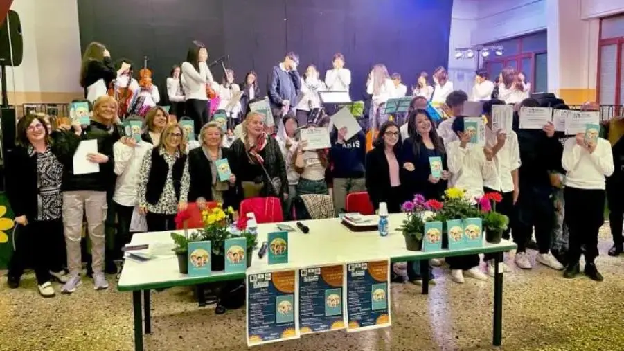 “Chi ben comincia”: presentato il libro degli studenti dell’I.C. “Mater Domini” di Catanzaro images “Chi ben comincia”: presentato il libro degli studenti dell’I.C. “Mater Domini” di Catanzaro