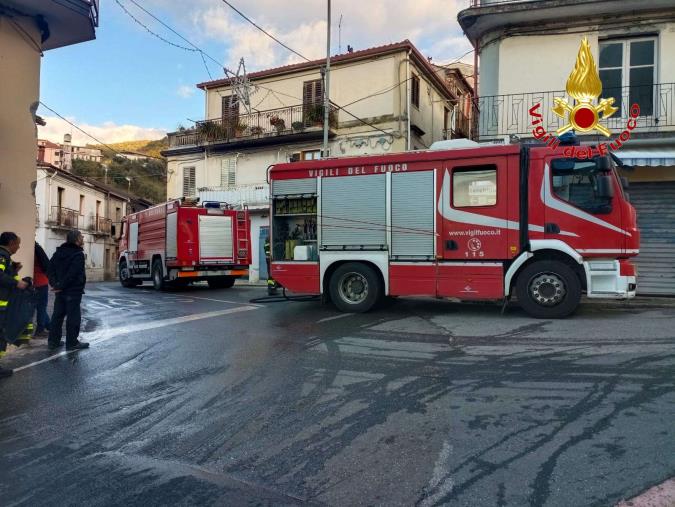 Monterosso Calabro, incendio in un'abitazione: ustionate due persone images Monterosso Calabro, incendio in un'abitazione: ustionate due persone