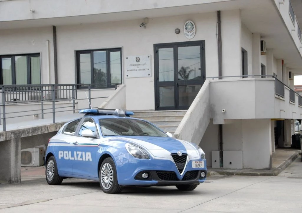 Atti persecutori al personale della struttura di accoglienza: giovane extracomunitario arrestato nel Reggino