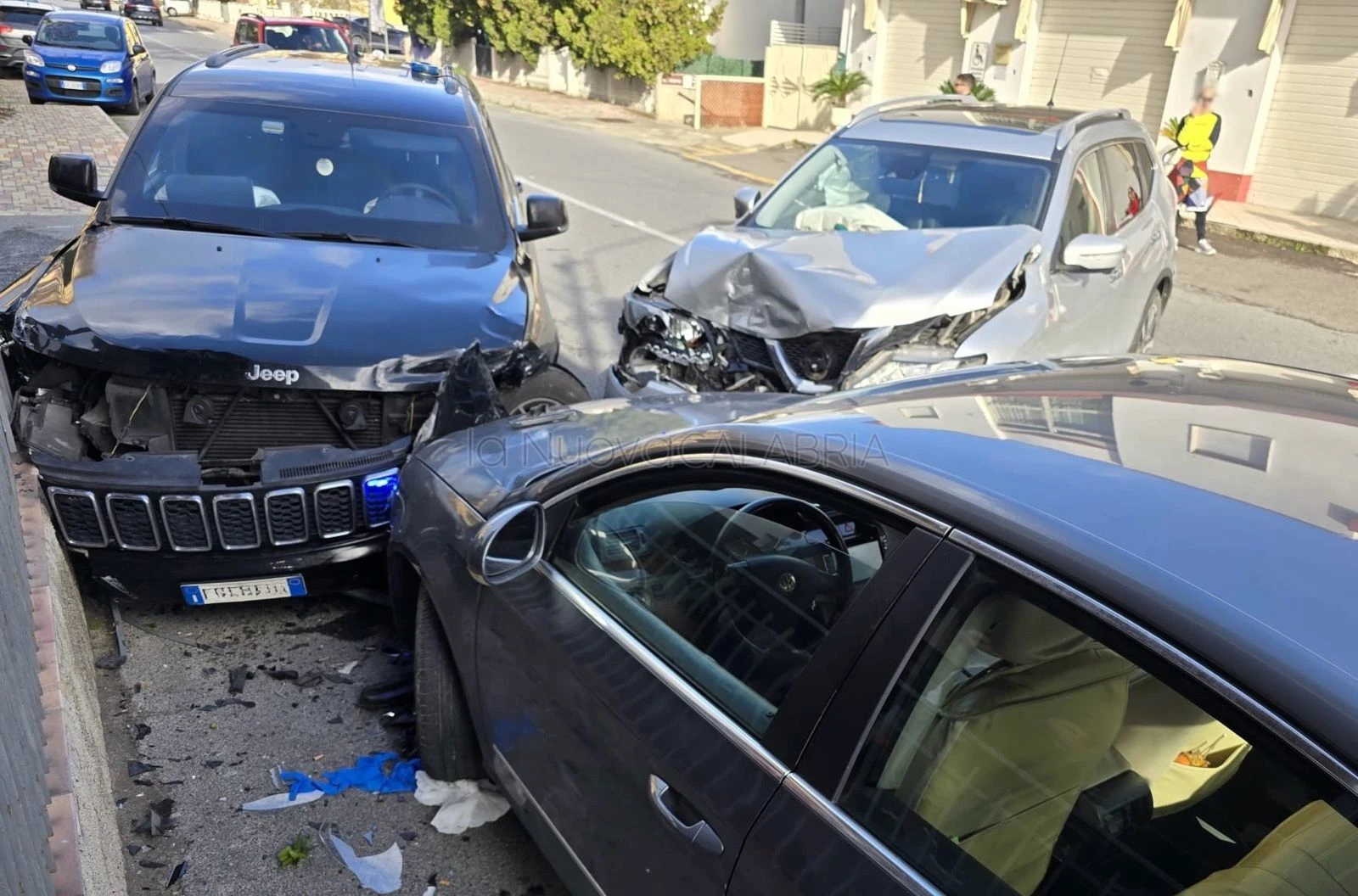 Auto della scorta di Gratteri coinvolta in un incidente sulla Statale 106: tre feriti