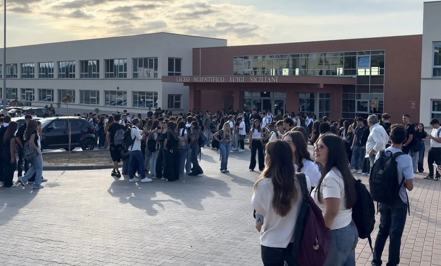 Prima campanella al nuovo Siciliani-De Nobili di Catanzaro: debutto tra emozioni e timori