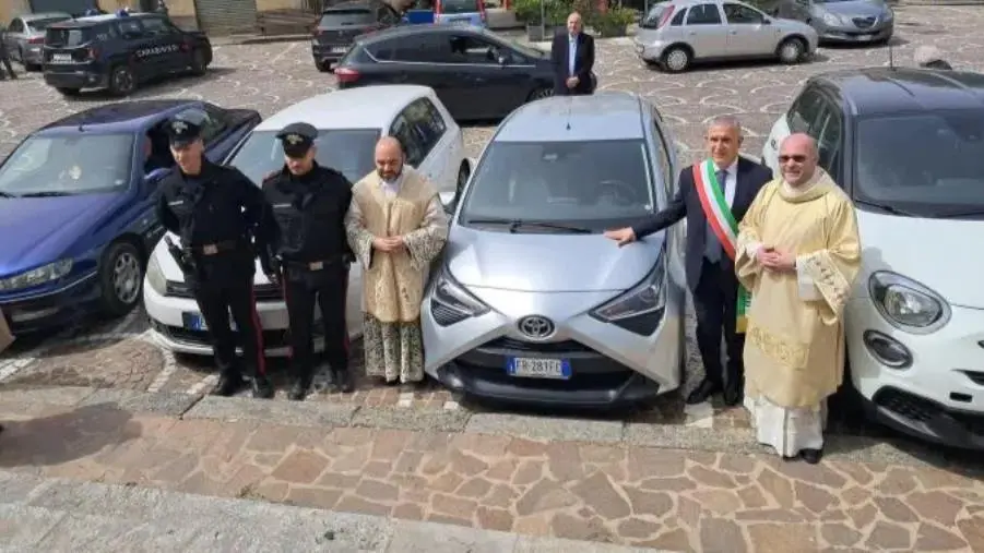 Varapodio, i fedeli fanno una colletta e ricomprano l'auto a don Giovanni: la sua era stata incendiata  images Varapodio, i fedeli fanno una colletta e ricomprano l'auto a don Giovanni: la sua era stata incendiata