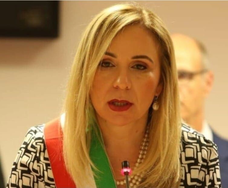 images Minacciata e senza tutela, la Tazzina della legalità alla staffetta di legalità a Vibo: "Simona Scarcella non è sola"  