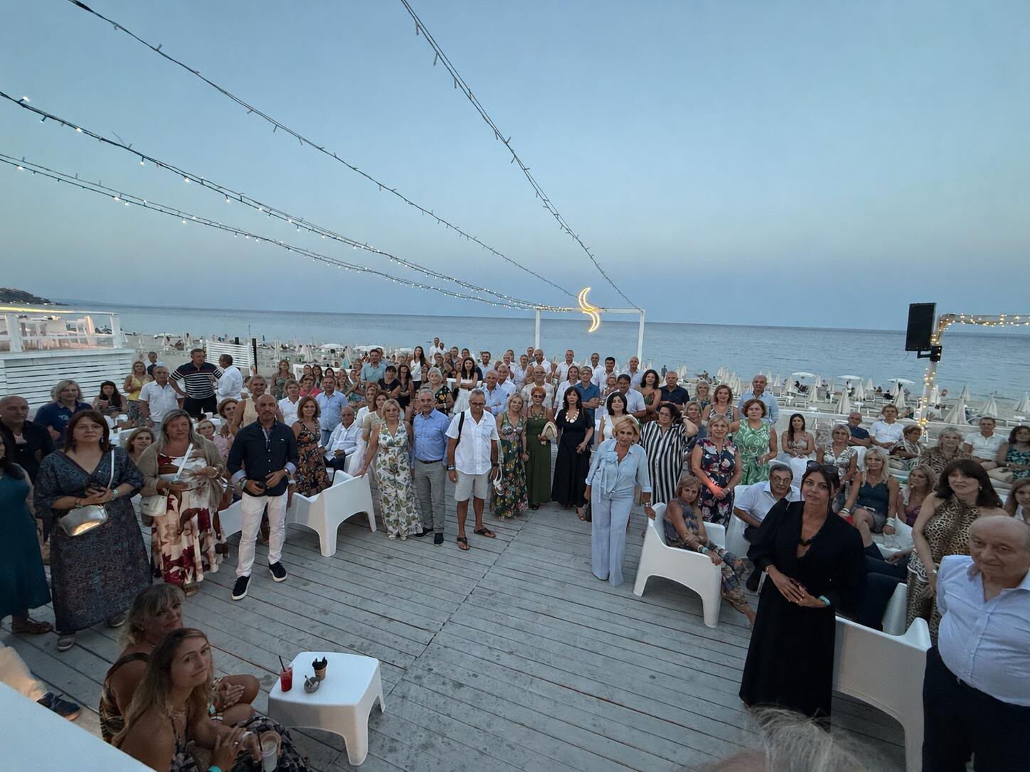 images A Montepaone Lido aperitivo di beneficenza dei Clubs della Zona 22 del Distretto Lions 108 YA per acquistare un defibrillatore