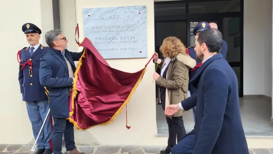 images Intitolato un edificio della Scuola Allievi Agenti della Polizia di Vibo alla memoria di Matteo Demenego e Pierluigi Rotta