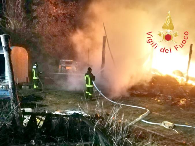 San Vito sullo Ionio, incendio in un fienile: macchinari e materiale distrutti (VIDEO) images San Vito sullo Ionio, incendio in un fienile: macchinari e materiale distrutti (VIDEO)