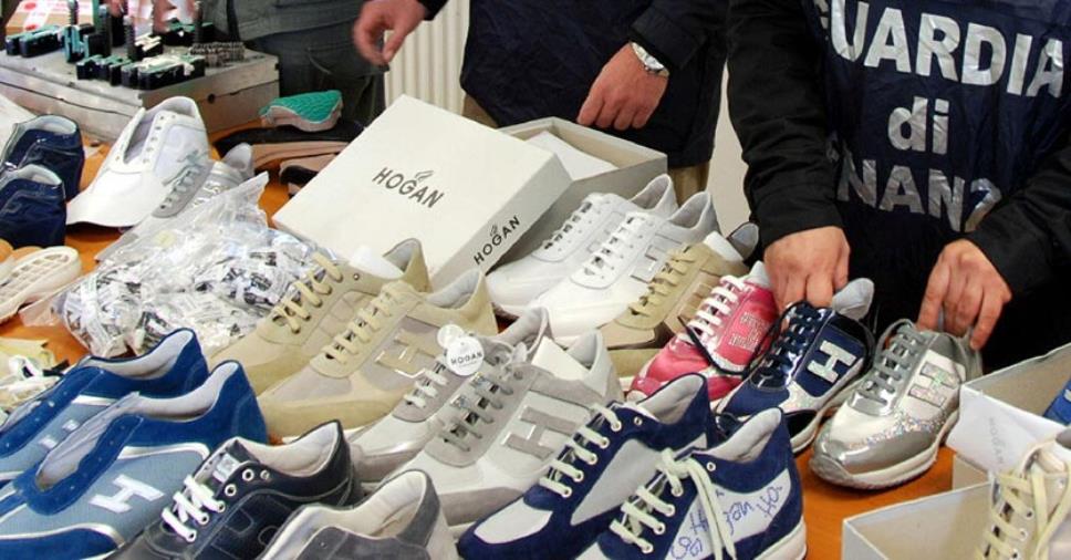 images Negozio del falso scoperto a Reggio Calabria: sequestrati 800 articoli contraffatti 