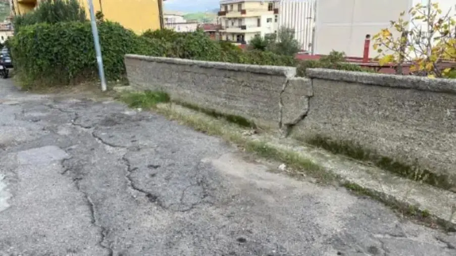 Catanzaro, messa in sicurezza del muro di Via Forni: la soddisfazione del consigliere Danilo Sergi images Catanzaro, messa in sicurezza del muro di Via Forni: la soddisfazione del consigliere Danilo Sergi