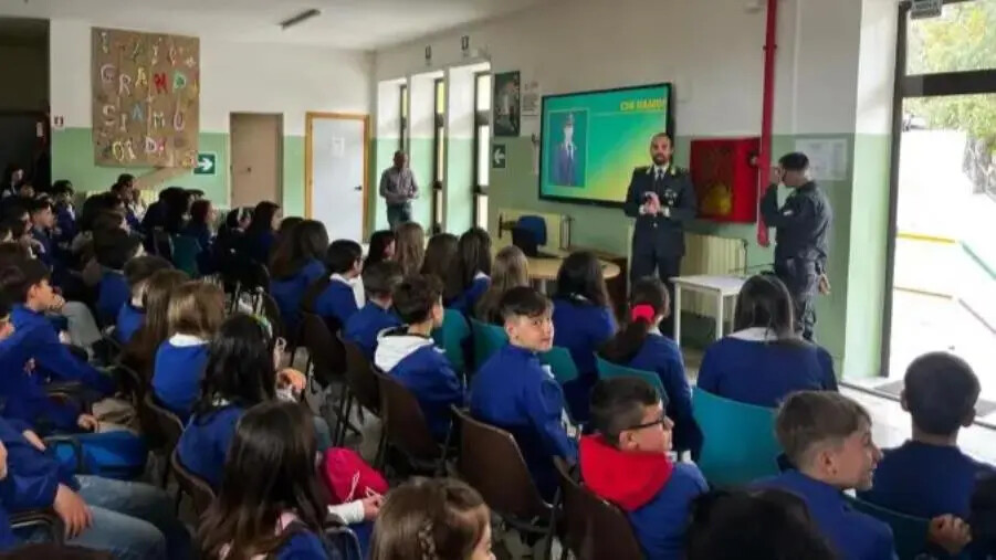 images “Educazione alla legalità economica”, a Petilia Policastro la Guardia di Finanza incontra gli studenti