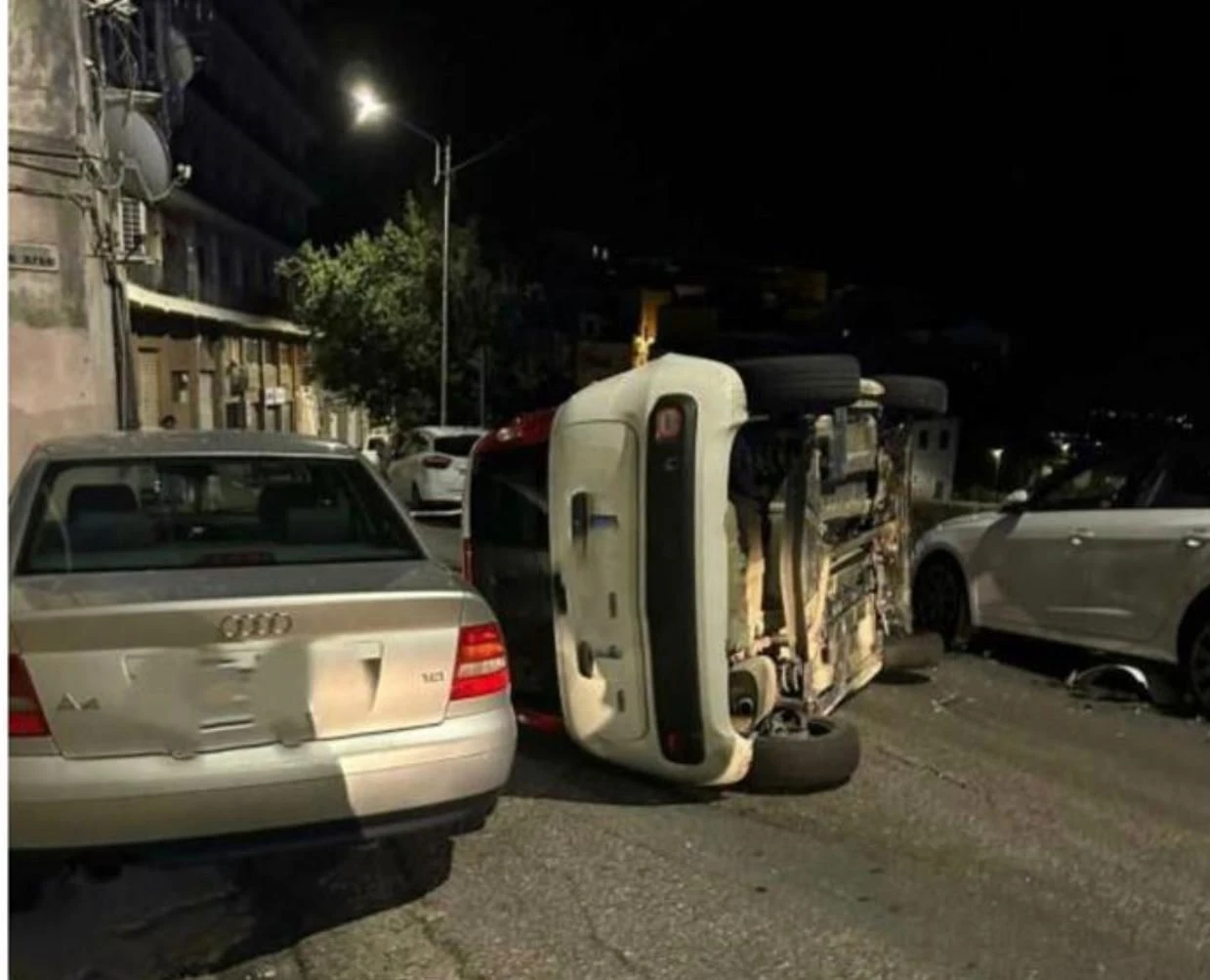 Catanzaro, incidente nel centro della città: tre auto coinvolte 