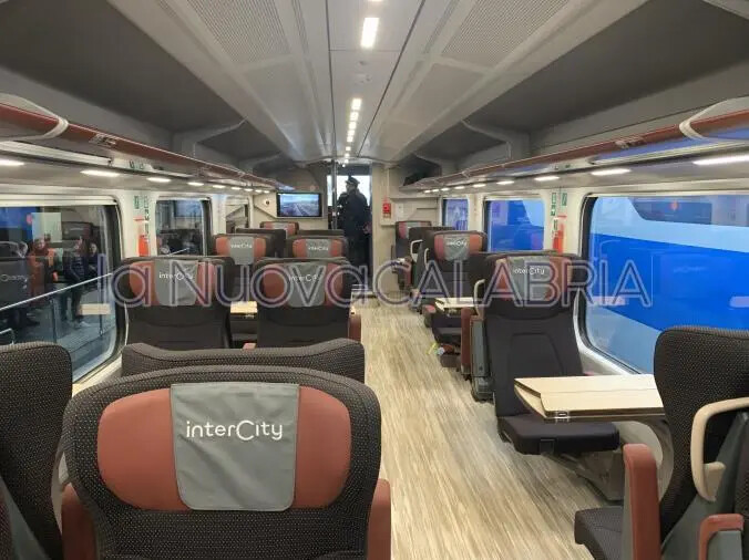 images Al via a Reggio il servizio treno+bus per raggiungere aeroporto e Gom