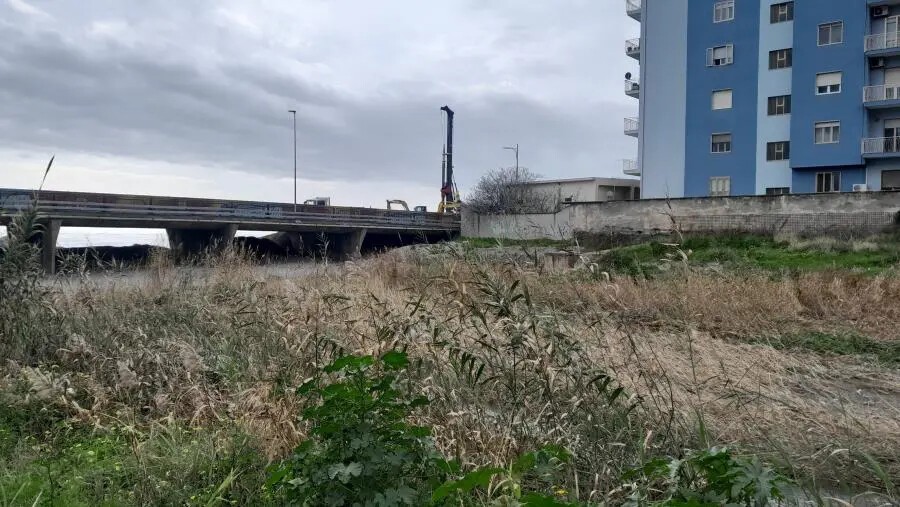 Catanzaro, l'associazione "Il Ponte Morandi" chiede più controlli sulla foce della Fiumarella images Catanzaro, l'associazione "Il Ponte Morandi" chiede più controlli sulla foce della Fiumarella