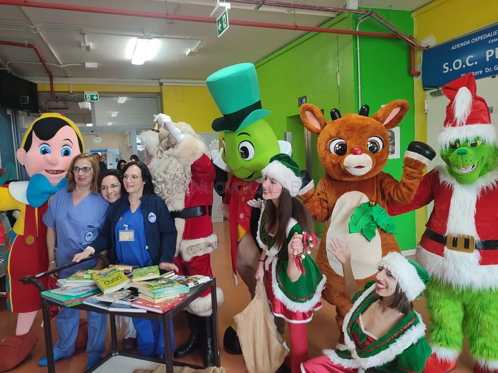 Il Parco Commerciale Le Fontane dona libri e sorrisi ai bimbi del reparto pediatrico del Pugliese-Ciaccio