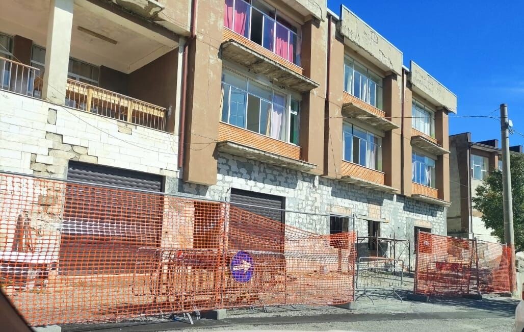 A Magisano lavori in corso con i bimbi nelle aule, la lettera dei genitori: "Vogliamo una scuola sicura, salubre e dignitosa" images A Magisano lavori in corso con i bimbi nelle aule, la lettera dei genitori: "Vogliamo una scuola sicura, salubre e dignitosa"