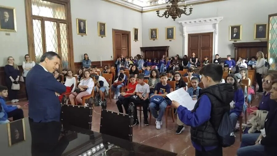 images Il sindaco Fiorita ha ricevuto a Palazzo De Nobili le alunne e gli alunni dell’I.C. “Vivaldi”