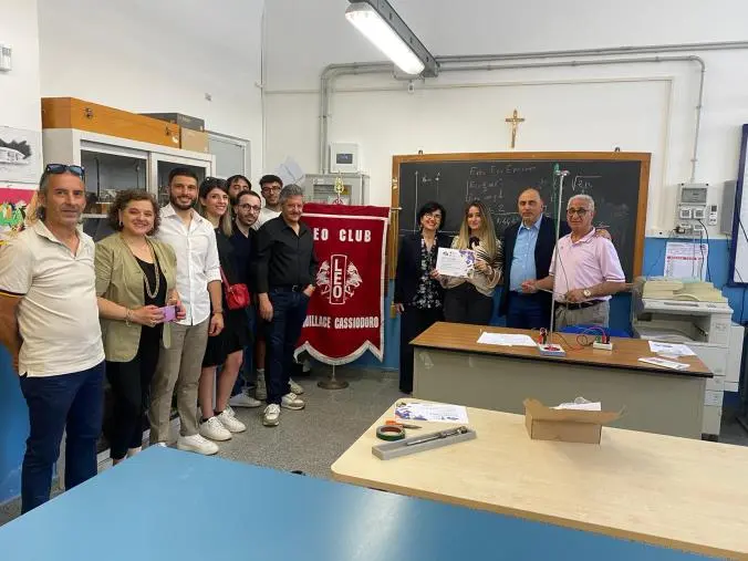 images Chiaravalle, il Leo Club Squillace Cassiodoro dona un “Kit Leo” all’IIS “Enzo Ferrari”