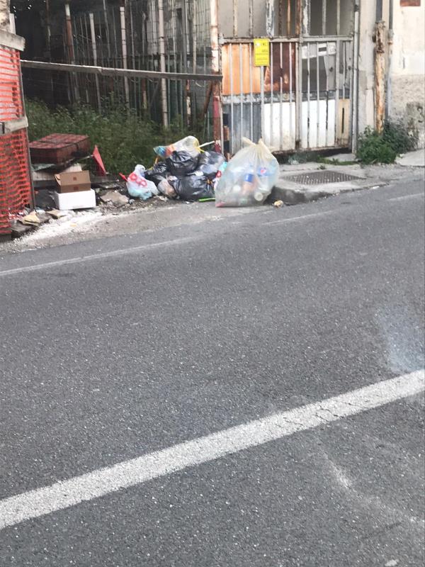 images Catanzaro. Degrado e pericolo di due fabbricati abbandonati nel quartiere Sala: Costanzo scrive al Prefetto