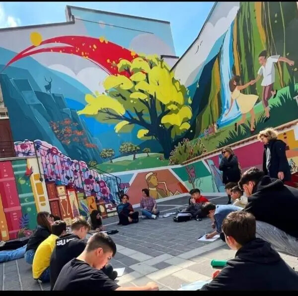 images Zagarise, alunni a lezione di bellezza con l'artista Monica Catalano 