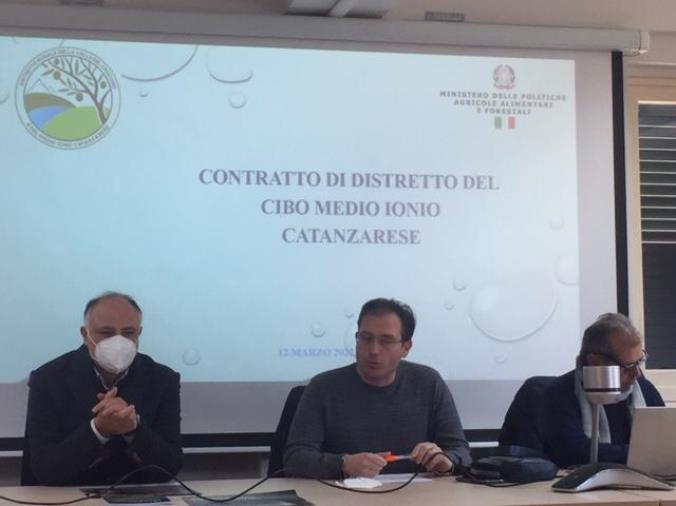 Riunione operativa con i beneficiari del Distretto del Cibo del Medio Ionio: analizzato il decreto di concessione dei finanziamenti images Riunione operativa con i beneficiari del Distretto del Cibo del Medio Ionio: analizzato il decreto di concessione dei finanziamenti