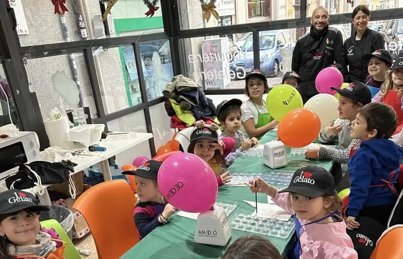 Catanzaro, successo per la Festa del gelato al cioccolato di Amedeo: la gioia dei più piccoli images Catanzaro, successo per la Festa del gelato al cioccolato di Amedeo: la gioia dei più piccoli