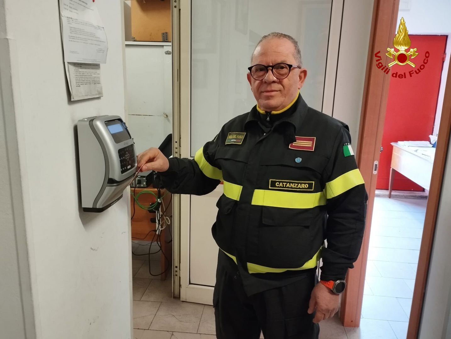 images Catanzaro, il Capo Reparto Giuseppe Notte va in pensione: il 'grazie' dei vigili del fuoco