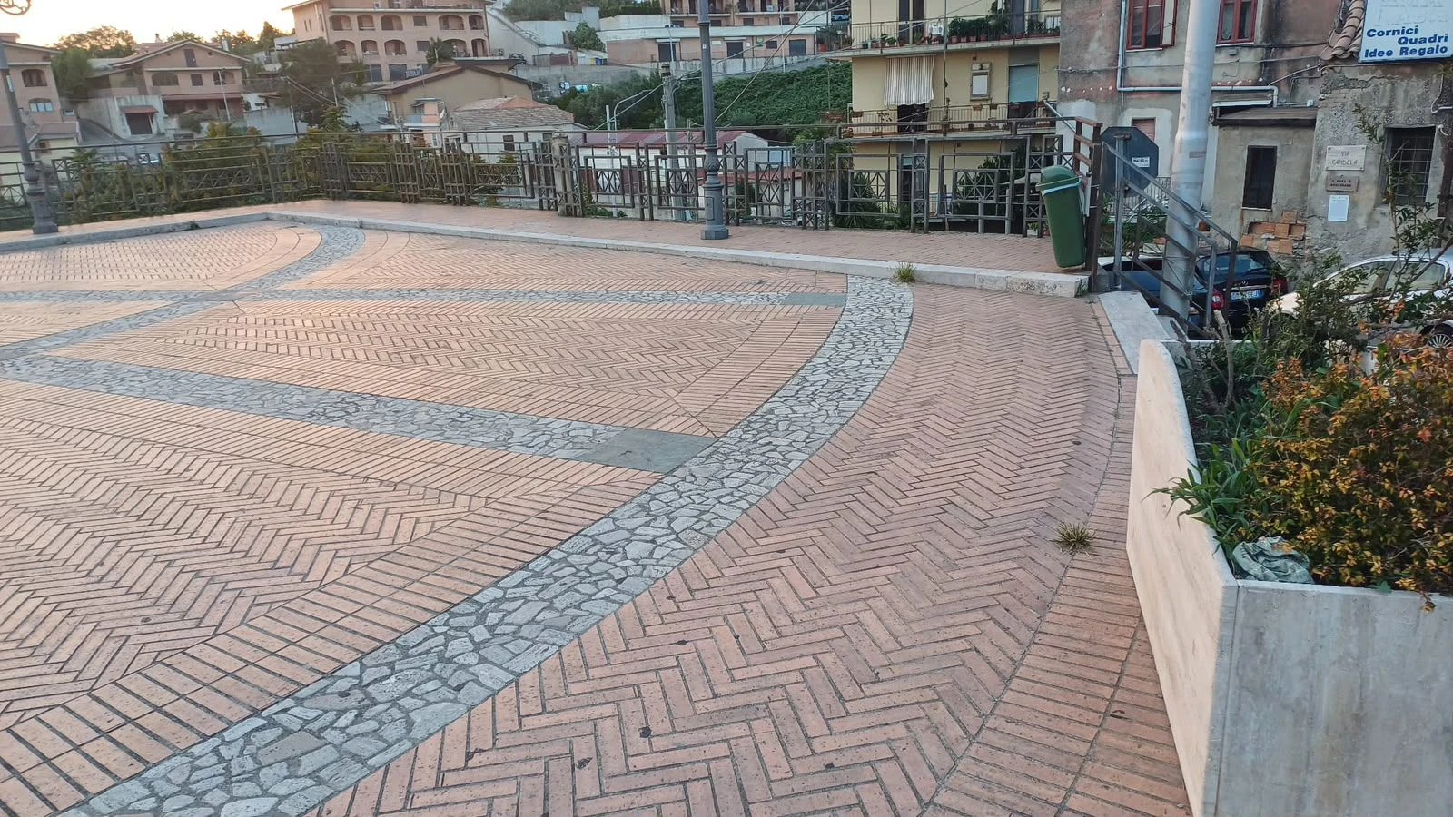 Panchine sparite nella piazza del quartiere Gagliano, Costanzo: "Che fine hanno fatto?" 