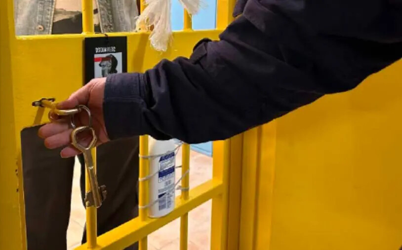 images Detenuto minore piantonato da un mese in ospedale a Catanzaro, l'appello dei sindacati: "Si cerchi una struttura adeguata"