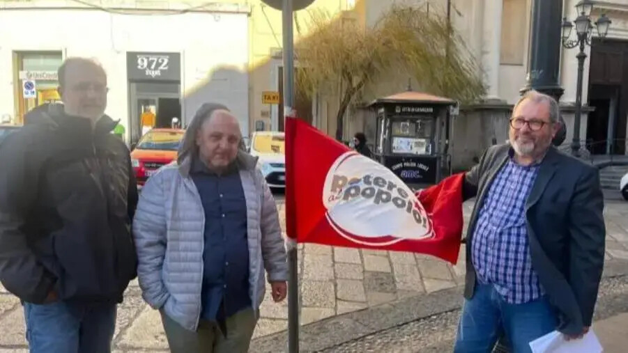Catanzaro, in piazza a raccogliere firme contro la devastazione ambientale delle pale eoliche images Catanzaro, in piazza a raccogliere firme contro la devastazione ambientale delle pale eoliche
