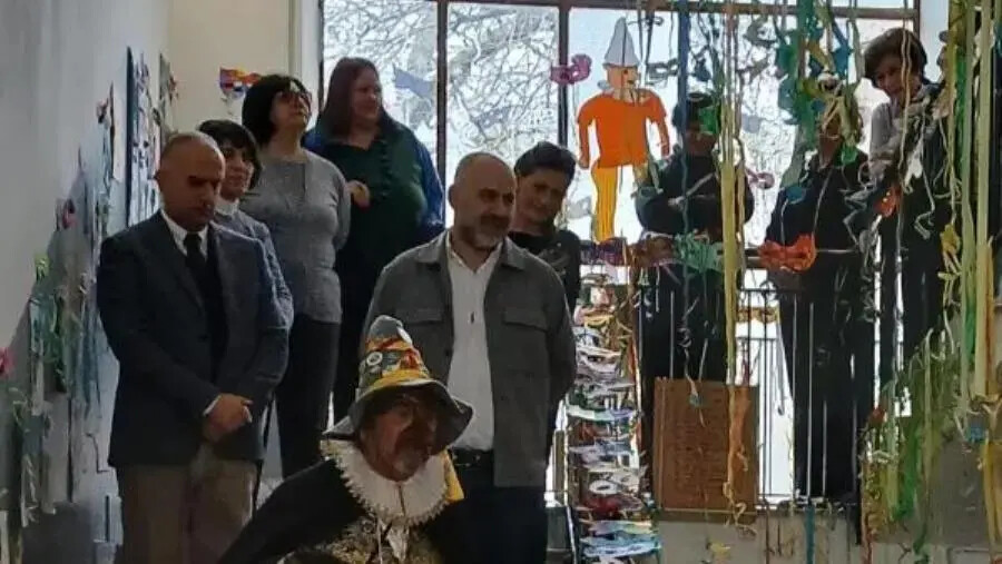 Giangurgolo in visita ai plessi “Campanella” e “Manzoni”: un viaggio tra storia, tradizione e divertimento images Giangurgolo in visita ai plessi “Campanella” e “Manzoni”: un viaggio tra storia, tradizione e divertimento