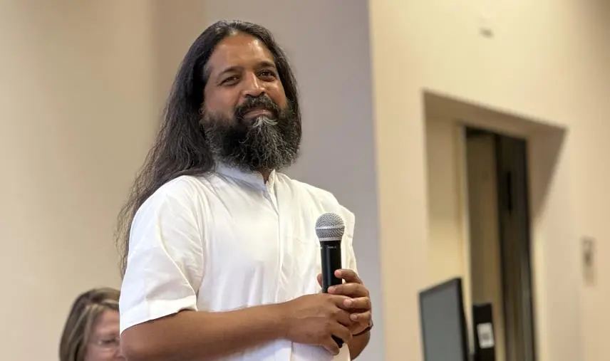 Swami Jaataveda a Catanzaro: meditazione e respiro per abbattere stress e negatività
 images Swami Jaataveda a Catanzaro: meditazione e respiro per abbattere stress e negatività