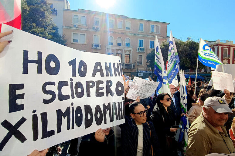 images Scioperi a Crotone, polemica sui controlli ai rappresentanti: "Schedare gli studenti è inaccettabile"