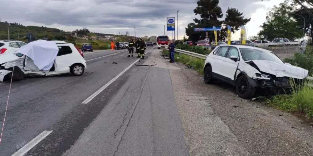 images Nuovo incidente mortale sulla 106 nel Reggino, Basta Vittime: "Servono azioni concrete" 