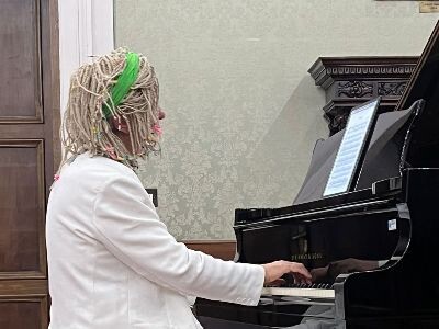 images Catanzaro, a piedi nudi al pianoforte: Maurizio Mastrini ospite a Palazzo De Nobili