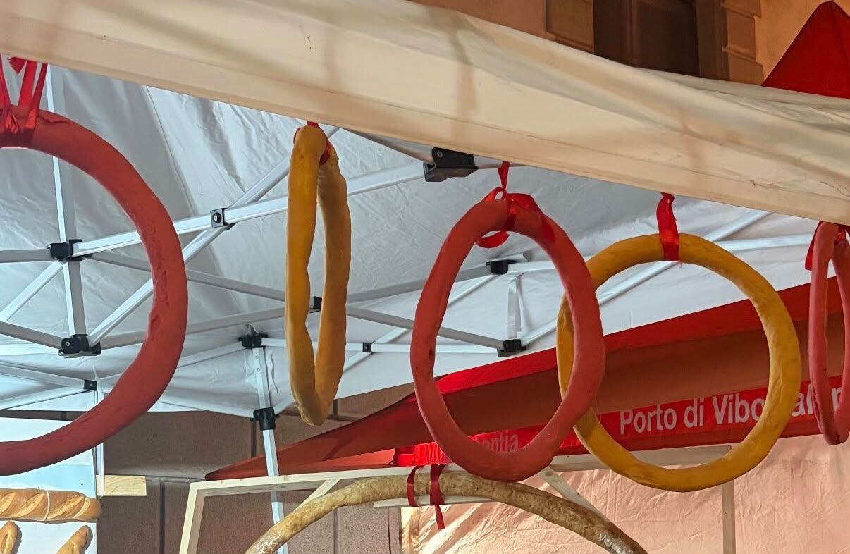 images Catanzaro celebra San Vitaliano: centro storico gremito tra musica, tradizioni e sapori