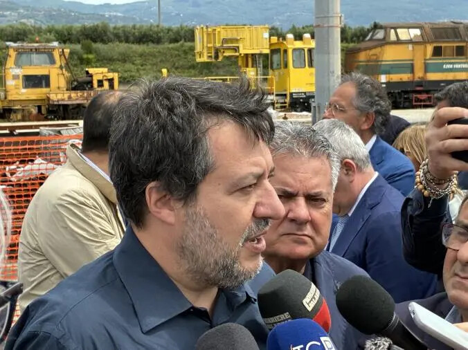 images Il ministro Salvini a Lamezia: “L’ex scalo merci diventi il cuore della logistica del Sud” (VIDEO)