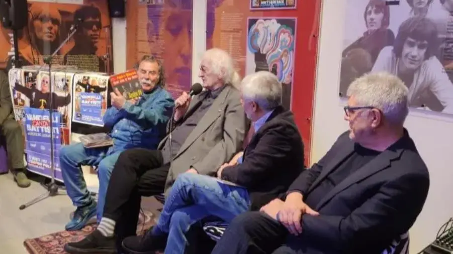 Catanzaro, un "tuffo" nella musica beat con Maurizio Vandelli: tra aneddoti e grandi emozioni images Catanzaro, un "tuffo" nella musica beat con Maurizio Vandelli: tra aneddoti e grandi emozioni