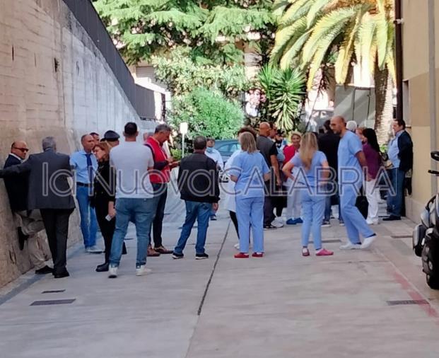 images Catanzaro, protesta al Sant'Anna: la disperazione che spinge a gesti estremi (VIDEO)