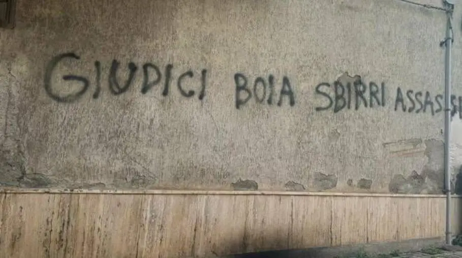 images Scritte oltraggiose contro forze dell'ordine e magistrati a Lamezia Terme, la solidarietà di NSC Catanzaro: 