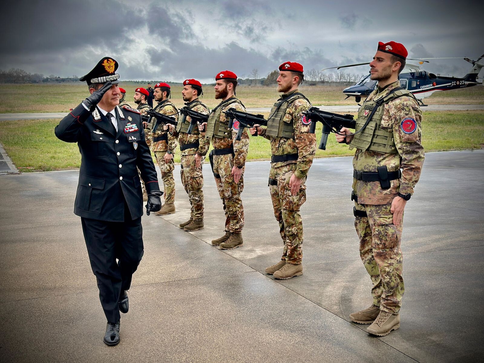 images Vibo Valentia, visita del Generale di Corpo d’Armata Claudio Domizi allo squadrone Eliportato Cacciatori “Calabria