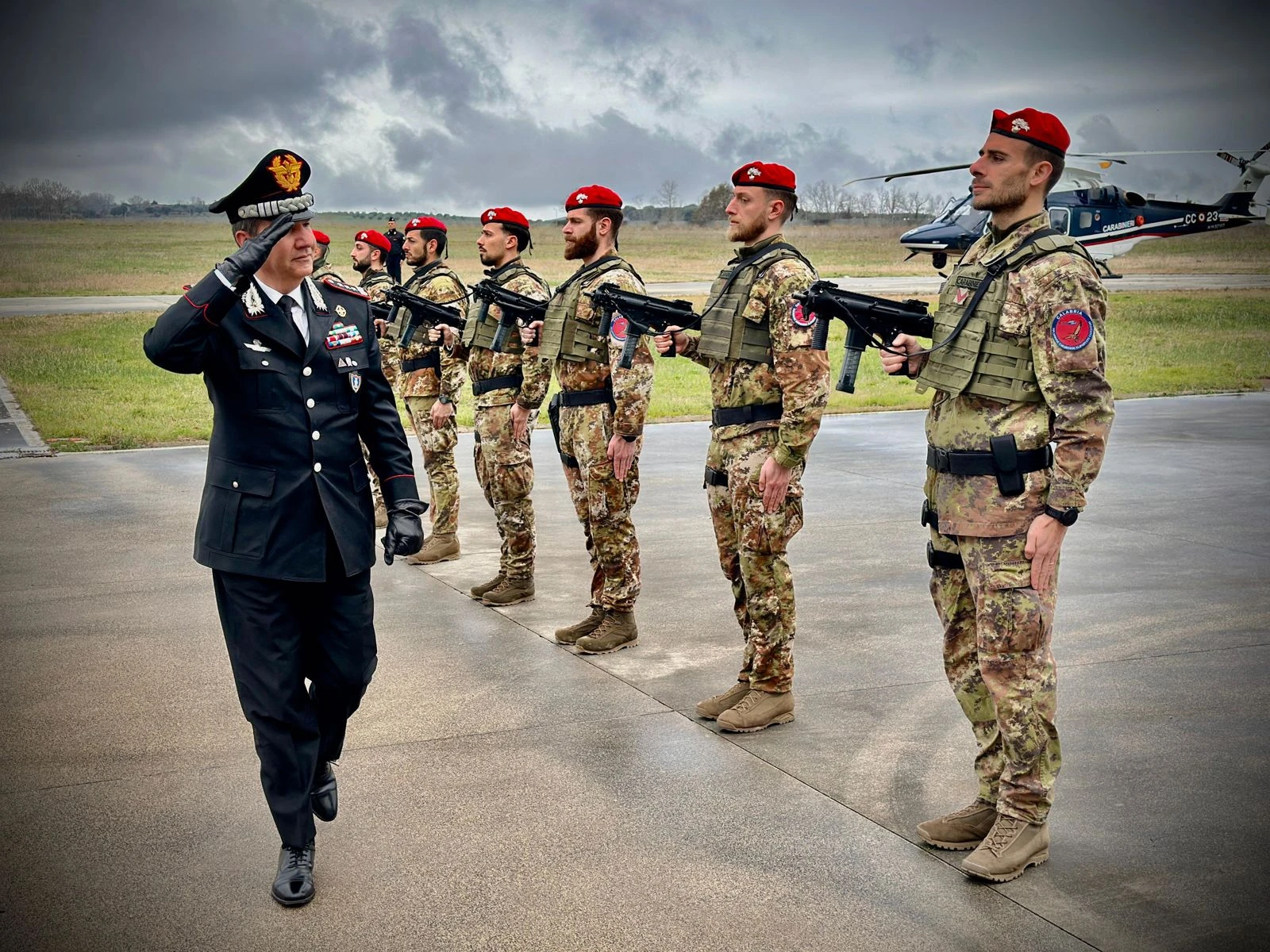 Vibo Valentia, visita del Generale di Corpo d’Armata Claudio Domizi allo squadrone Eliportato Cacciatori “Calabria