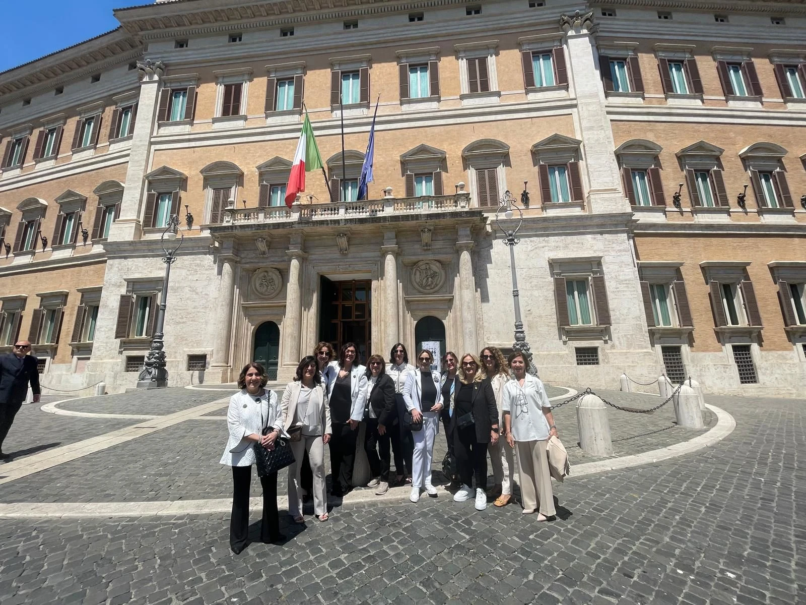 415e5d11-5bb2-42ef-9dd3-7e6187725bd2_soroptimist-club-a-lamezia-terme-alla-camera-dei-deputati-2.webp