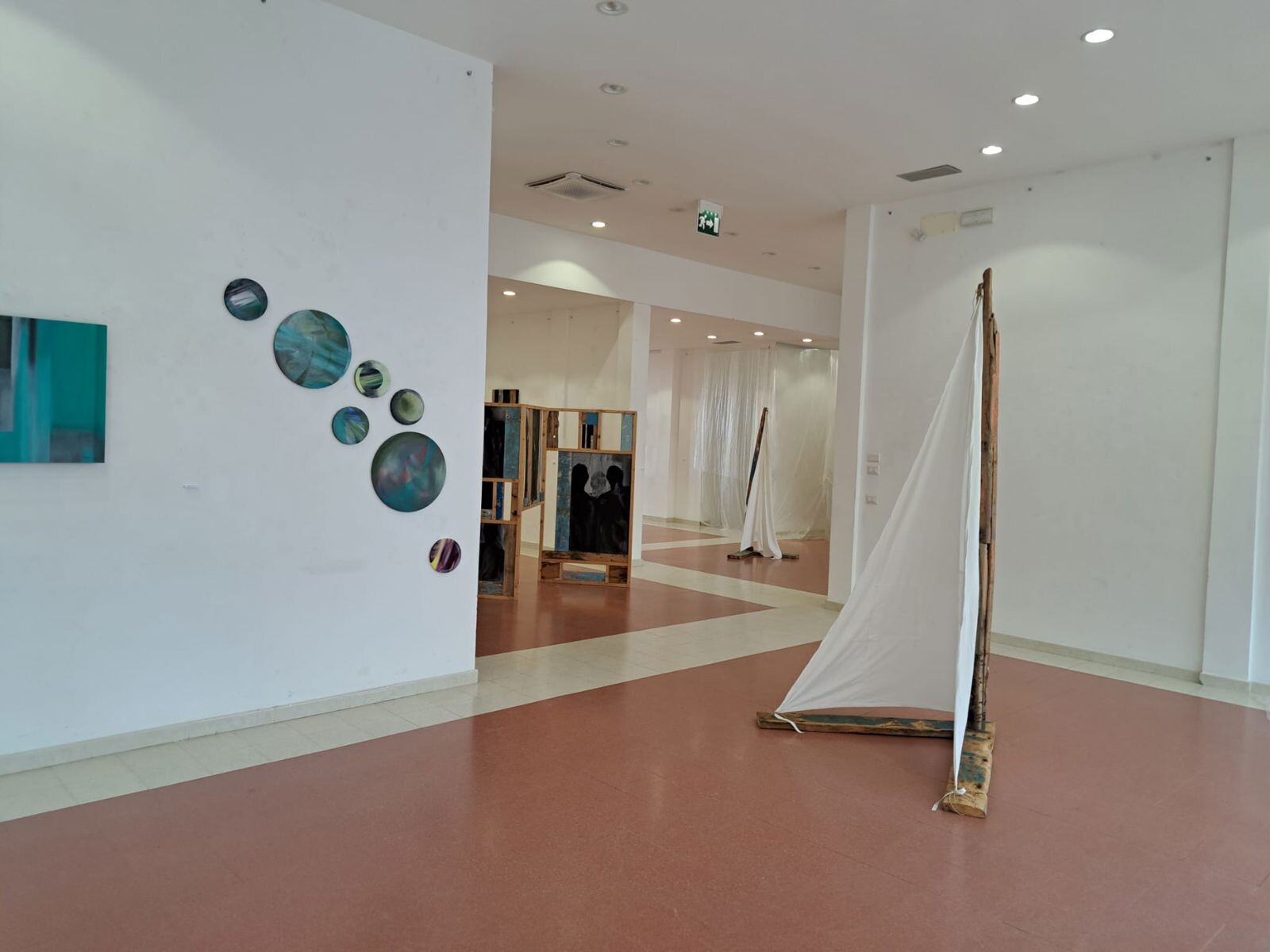 Catanzaro, prosegue all'Ex Stac la mostra “Muri” dell’artista Mario Naccarato images Catanzaro, prosegue all'Ex Stac la mostra “Muri” dell’artista Mario Naccarato